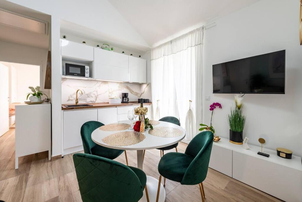 Apartment Kate With Free Parking 두브로브니크 외부 사진